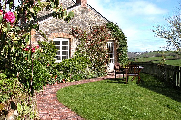 Honeysuckle Cottage, Nr Looe